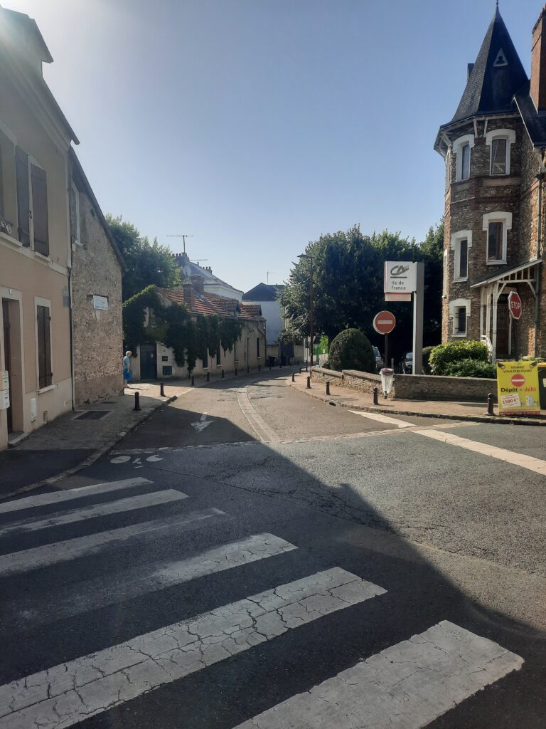 Extrémité nord-ouest de la rue Debertrand, avec le bout de la rue Renault
