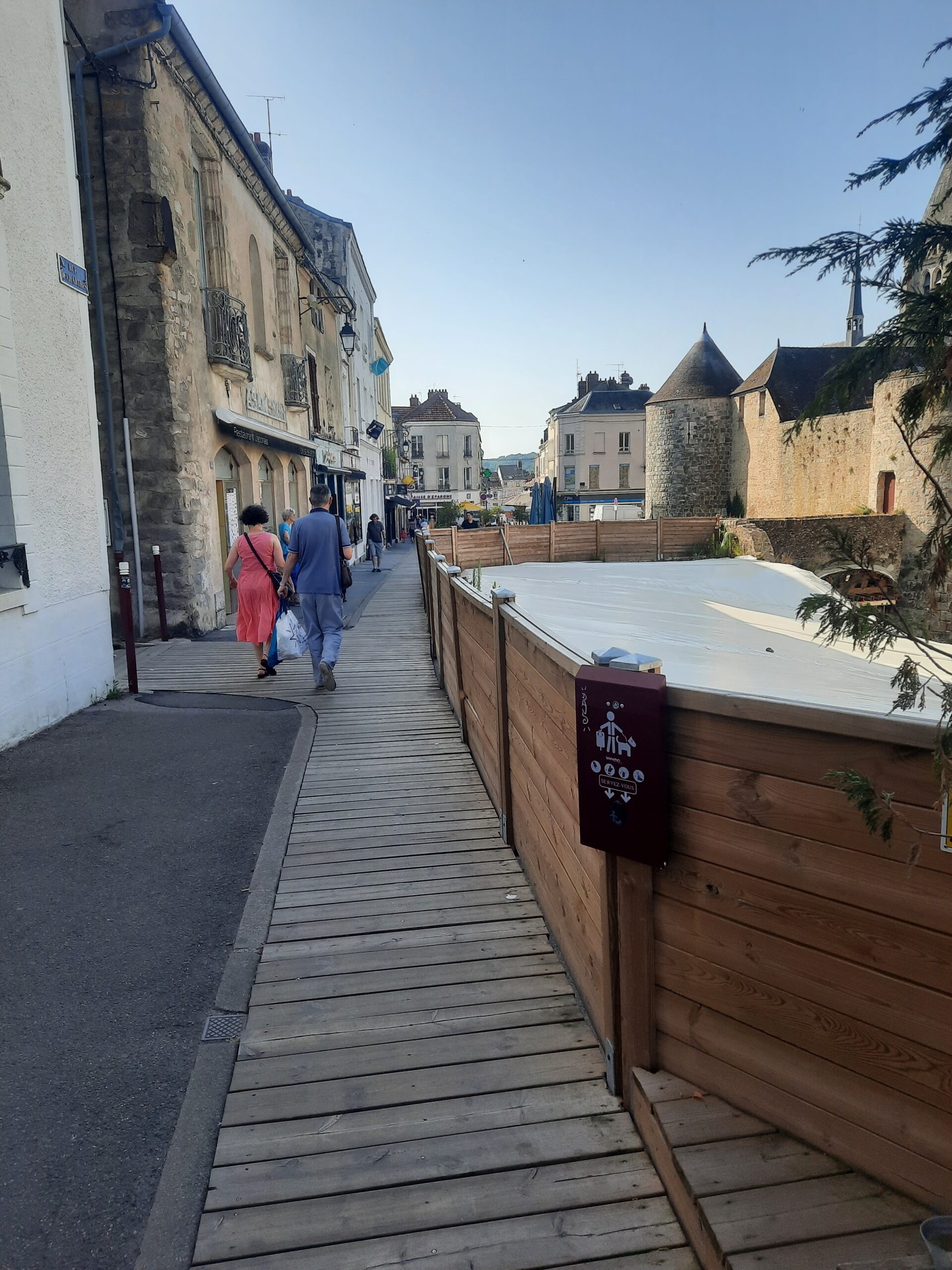 Terrasses en bois, rue de Chartres