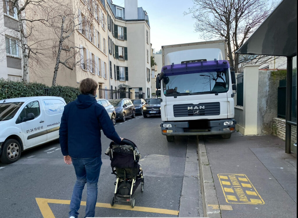 Rue école Saint Denis Boulogne avec Camion sur trottoir