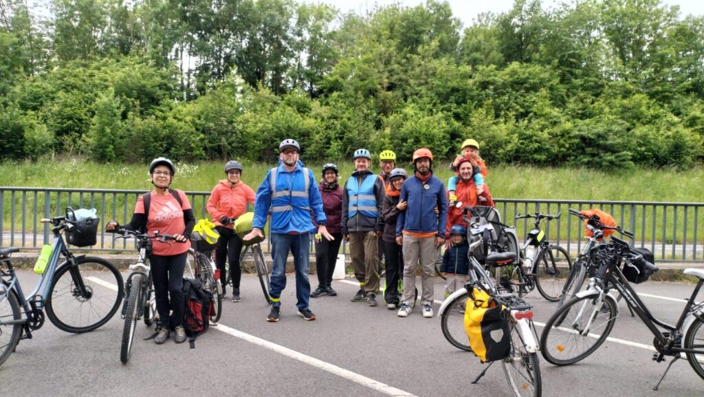 Cyclistes au départ de Plaisir et  Les-Clayes-Sous-Bois